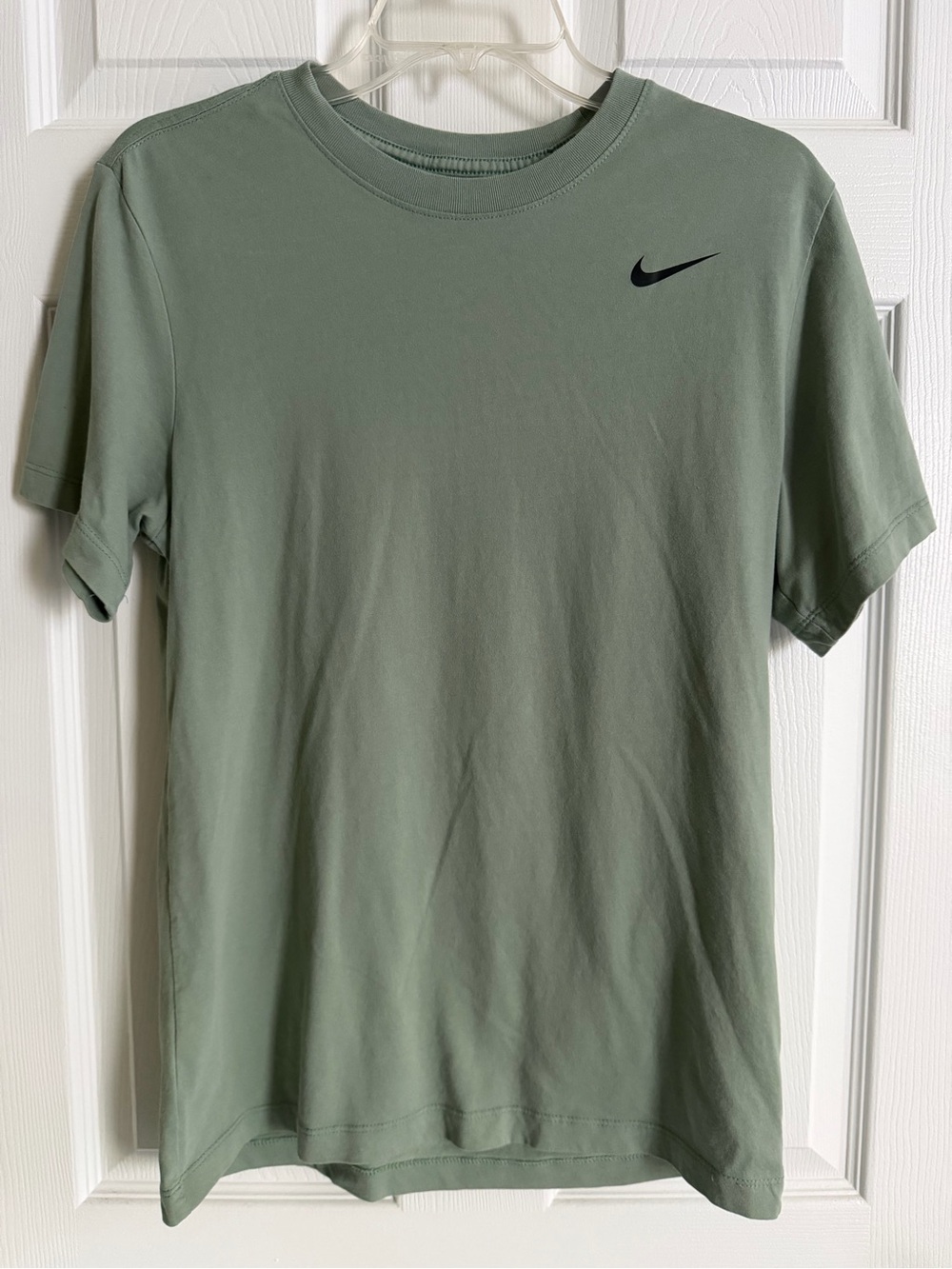 Nike Men's Short-Sleeve Crew T-Shirt in Sage Green